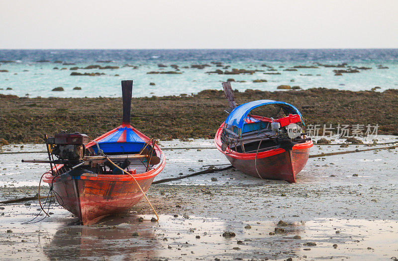 美丽的绿松石海滩在安达曼海在Koh Lipe，泰国